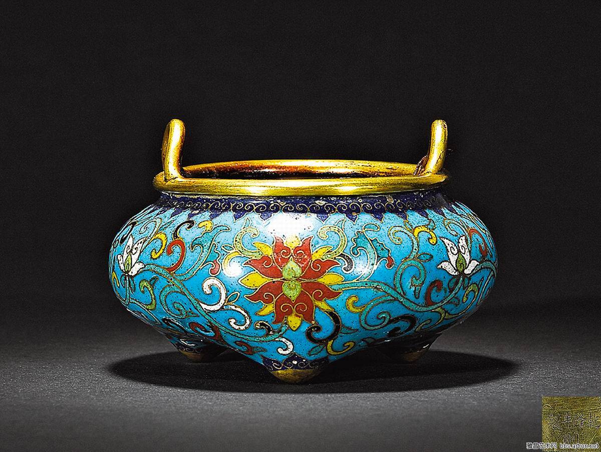 汉族传统工艺品,属于掐丝珐琅品种之一,一般特指,又称"景泰蓝"